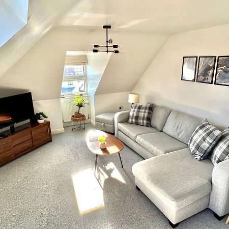 Swanage Holiday Penthouse Apartment, Moments From Beach And Town, On Site Parking, Fast Wifi, Sleeps Up To 6, Rated Exceptional Exterior foto