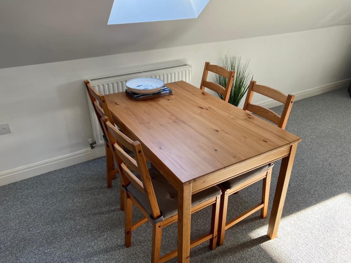 Swanage Holiday Penthouse Apartment, Moments From Beach And Town, On Site Parking, Fast Wifi, Sleeps Up To 6, Rated Exceptional Exterior foto